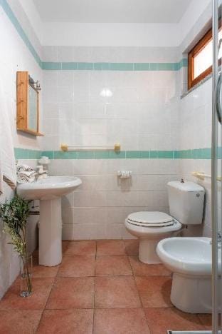 Glorious Residence Le Pavoncelle 1 Bedroom sleeps 4 child Apartment in Santa Teresa Gallura