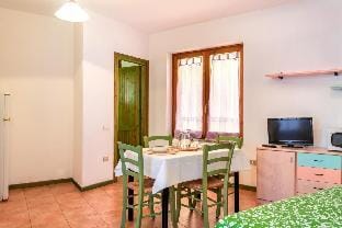 Glorious Residence Le Pavoncelle 1 Bedroom sleeps 4 child Apartment in Santa Teresa Gallura