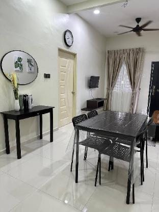 NorieyzalHomestay 2 bedroom@Taiping (MUSLIM only) Vacation rental in Perak