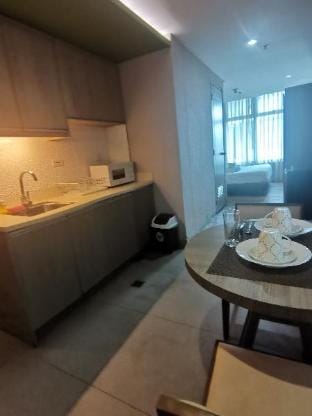 Serena Suites 1714 (17L1) Apartment in Makati