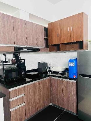 City Sunsets at Fully Equipped Studio Unit Apartment in Mandaluyong