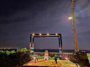 (New) Emotional Accommodation 400 Pyeong in Front of the Sea along Olle Trail Vacation rental in South Korea