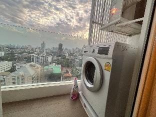 215素坤逸/Ekkamai/BTS/Gateway商场/顶层无边泳池/健身房 Apartment in Bangkok