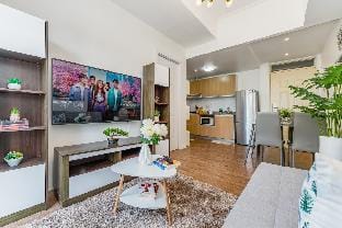 AMANI GRAND 237 |5 Minutes to Airport | Fast WI-FI Apartment in Lapu-Lapu City