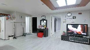 The House of Gallery Room 501 (Rooftop BBQ cost 50,000 KRW extra) Vacation rental in Daegu