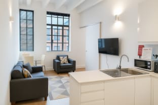 Still Life Chancery Lane Deluxe One Bedroom Flat Apartment in London Borough of Islington