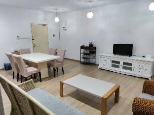 LazeAway 118 Serviced Suite Apartment in Tanjung Bungah