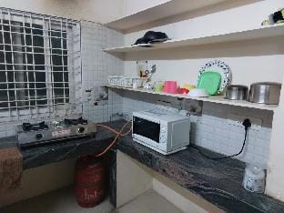 Spacious Cozy City Center 2bhk Service Apartments Apartment in Hyderabad