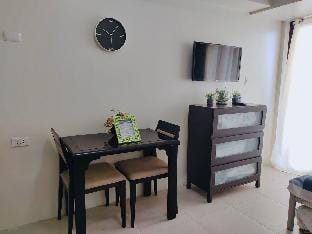 Executive Studio w/balcony @Serin West O935363523O Apartment in Tagaytay
