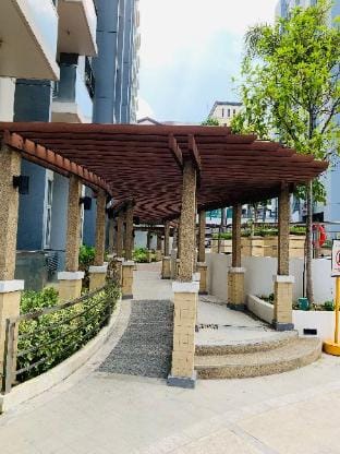 Studio 5B FL w/ Balcony across Terminal 3 Airport Apartment in Pasay