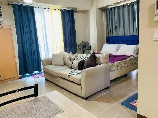 Studio 5O FL w/ Balcony across Terminal 3 Airport Apartment in Pasay