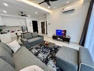 Middle Town Breezy Stay {Novo8} 4pax-Wifi Apartment in Malacca