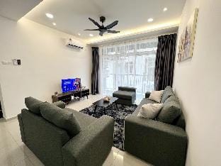 Middle Town Breezy Stay {Novo8} 4pax-Wifi Apartment in Malacca