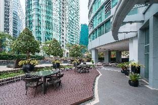 Avant Deluxxe- 2BR - Bonifacio Global City -Garden Apartment in Makati