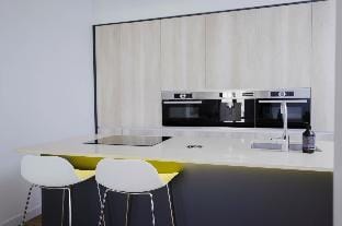 Luxurious 2BR/2BA flat overlooking Pedro Zerolo Sq Apartment in Centro