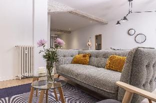 Modern & Chic 2BR/2BA apartment in trendy Chueca Apartment in Centro