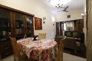Entire 2 BHK Flat walking from Metro in Noida Apartment in Noida