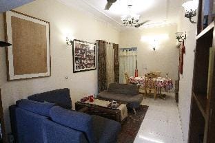 Entire 2 BHK Flat walking from Metro in Noida Apartment in Noida