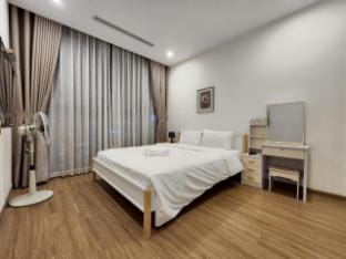 Căn Hộ Cao Cấp  2 phòng ngủ Tại Vinhomes SKYLAKE Vacation rental in Laos