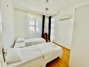 Fantastic 3 room Roof Apartment with Pool 120 m² Apartment in Antalya