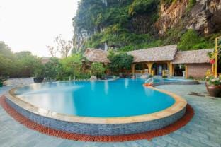 Xuan Son Lakeside Bungalow Chalet in Laos