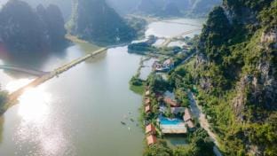 Xuan Son Lakeside Bungalow Chalet in Laos