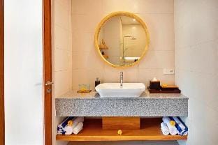 Luxury 1 BR Suite Room #Y01B Villa in North Kuta
