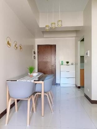 Beautiful High End Condo in City Center, Manila Apartment in Makati