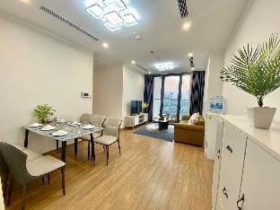 Căn Hộ Cao Cấp Skylake 3 Phòng Ngủ Siêu Tiện Nghi. Apartment in Laos