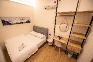 DeLuma-LebuhAcheh Bedroom-QueenBed (2pax) 307 Vacation rental in George Town