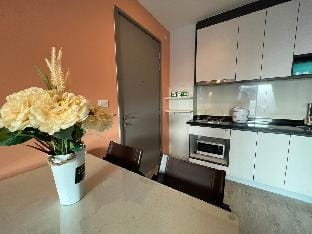 Downtown Lux Fun 2Bedroom Rooftop Pool #TBB6032 Apartment in Pattaya City