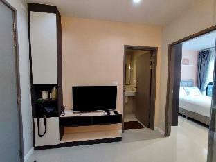 Rare #04 Downtown Chic Condo with Roof Top Pool Apartment in Pattaya City