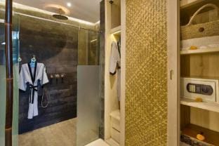 Luxury 1 BR Villa Private Pool and Hot Tub #DN6 Villa in North Kuta