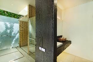 Luxury 1 BR Royal Private Pool #KN1 Villa in North Kuta
