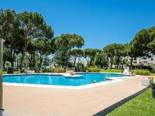 Amplio y luminoso apartamento en 1 línea playa Apartment in Marbella