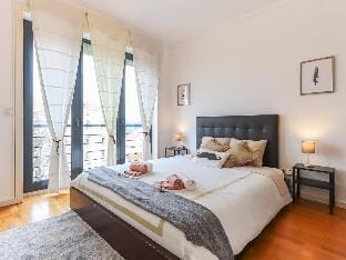 Vita Portucale | Modern Apartment with Garage Apartment in Lisbon