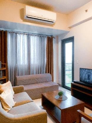 One Manchester Place Condo W/ Pool and Beach! Apartment in Lapu-Lapu City