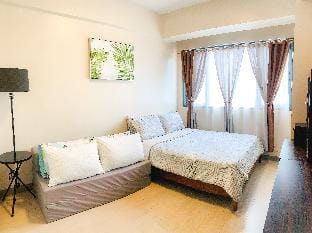 One Manchester Place Condo W/ Pool and Beach! Apartment in Lapu-Lapu City