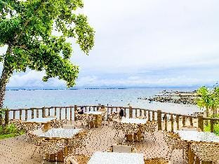 One Manchester Place Condo W/ Pool and Beach! Apartment in Lapu-Lapu City