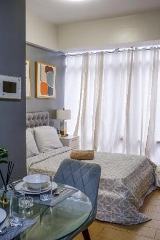 Modern Studio Unit Near NAIA T3 w/ WiFi & Netflix Vacation rental in Pasay