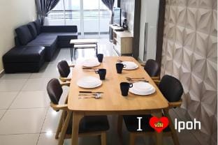 H2H - Comfort Cottage @ Majestic Vacation rental in Ipoh