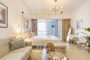GuestReady - Cream & Grey Apartment in Dubai