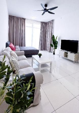 Beacon #FamilyStay#CozyStay #InfinityPool#23A Apartment in George Town