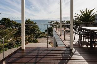 Clifftop Luxury with Spectacular Ocean Views Apartment in Melbourne
