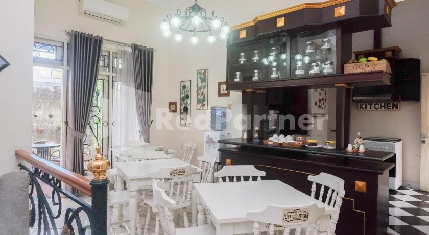 Just 11 Boutique Syariah Mitra RedDoorz near UGM Yogyakarta Hotel in Special Region of Yogyakarta