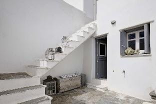 Tinos experience: the house Apartment in Decentralized Administration of the Aegean