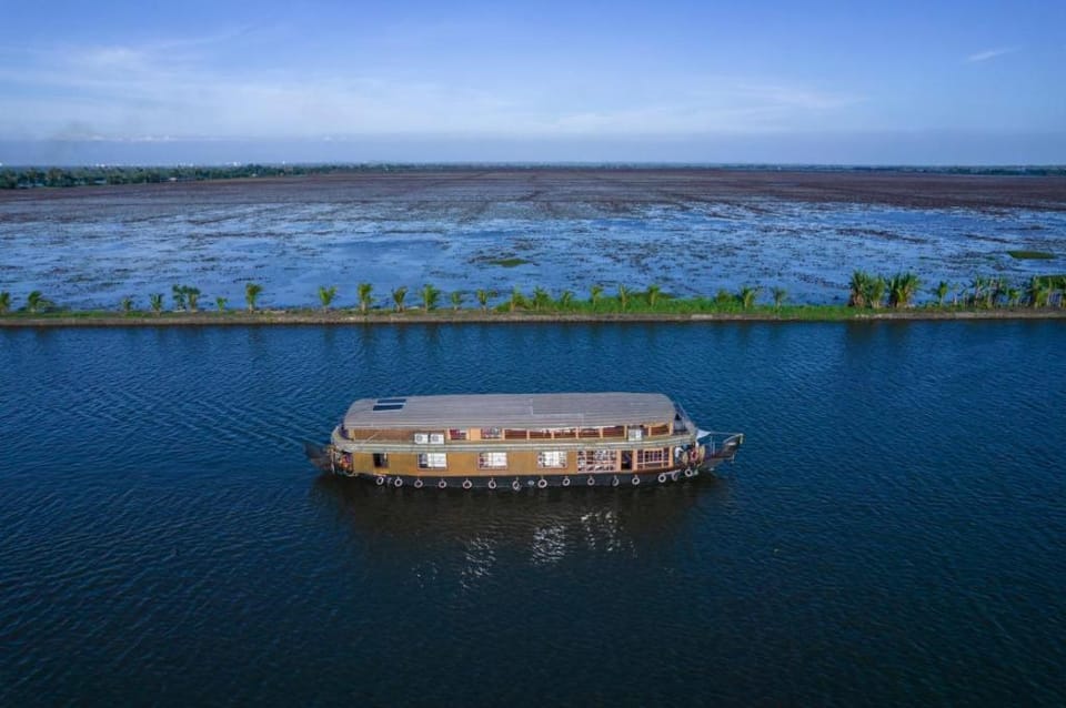 COCO Houseboats Hotel in Alappuzha