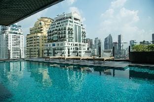 Pool&BTS Nana&MRT Sukhumvit&Max2ppl#17F135 Apartment in Bangkok
