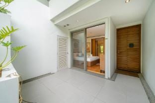 Naithon beachfront apartment-pool, gym, restaurant Apartment in Phuket