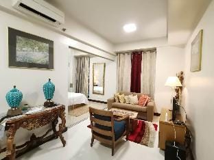 Mactan Newtown Daily Staycation Condo+Pool! Apartment in Lapu-Lapu City